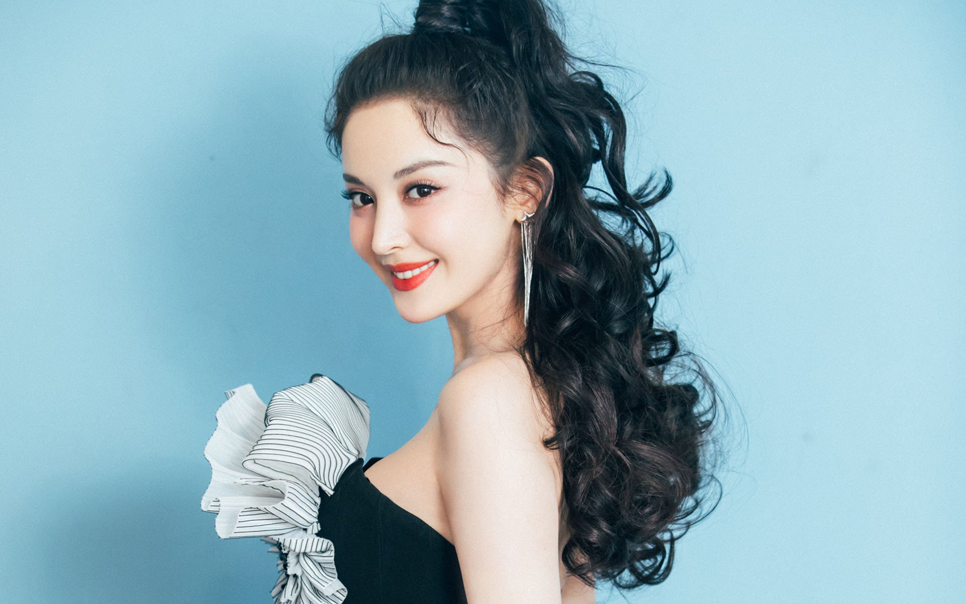 爱游戏体育平台-_桥下快闪赛：建筑与运动融合的另类体验_，桥下运动场